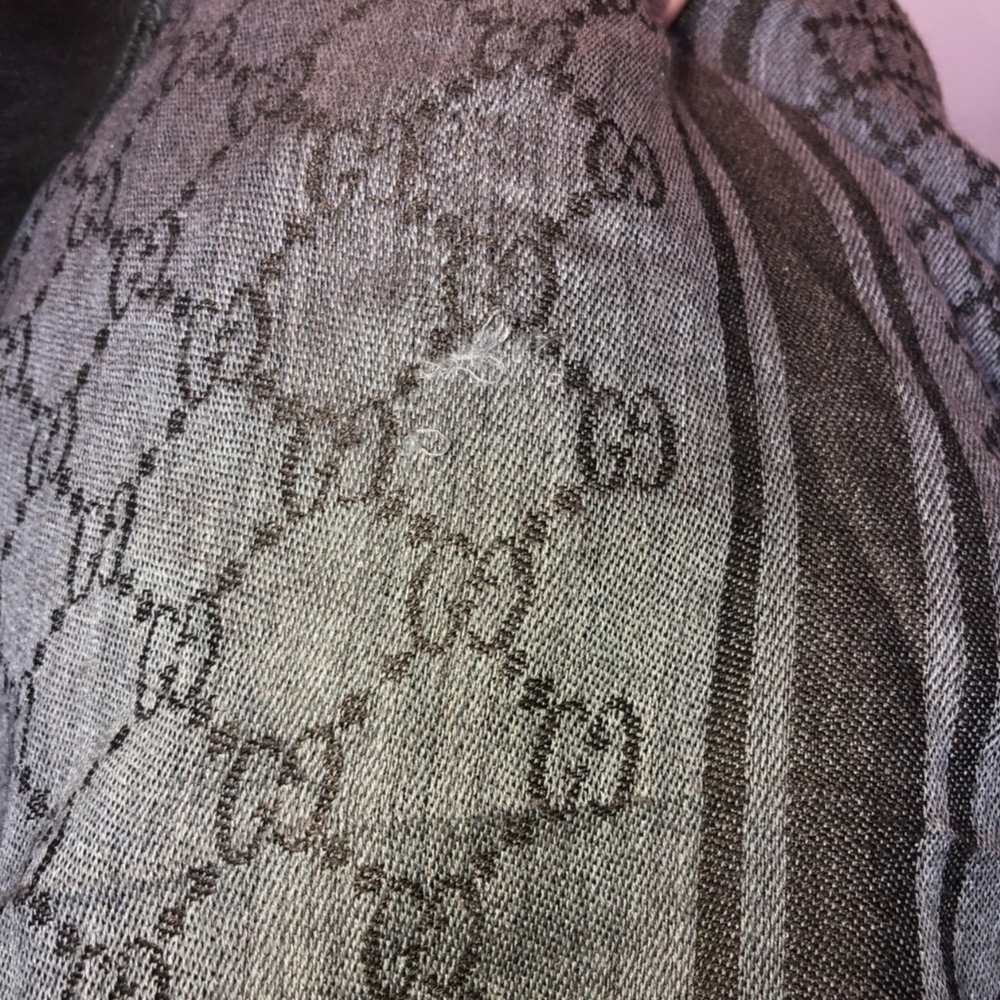 Gucci grey fox shawl scarf wrap - Picture 2 of 4